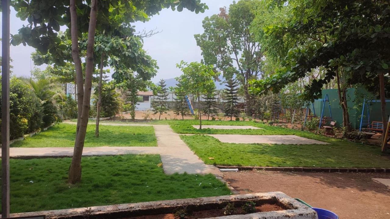 Hotel Metro Palace Resort Karjat Eksteriør billede