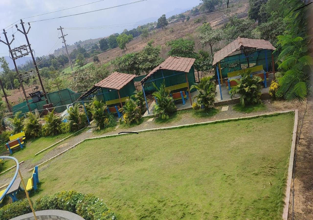 Hotel Metro Palace Resort Karjat Eksteriør billede