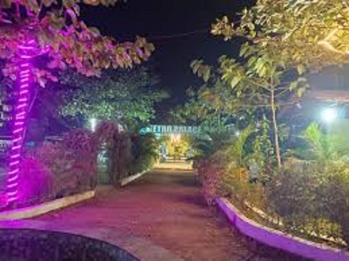 Hotel Metro Palace Resort Karjat Eksteriør billede
