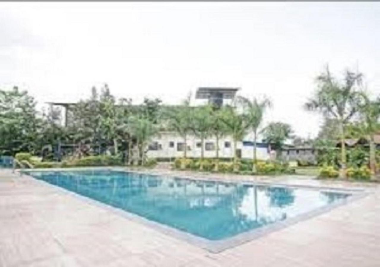 Hotel Metro Palace Resort Karjat Eksteriør billede