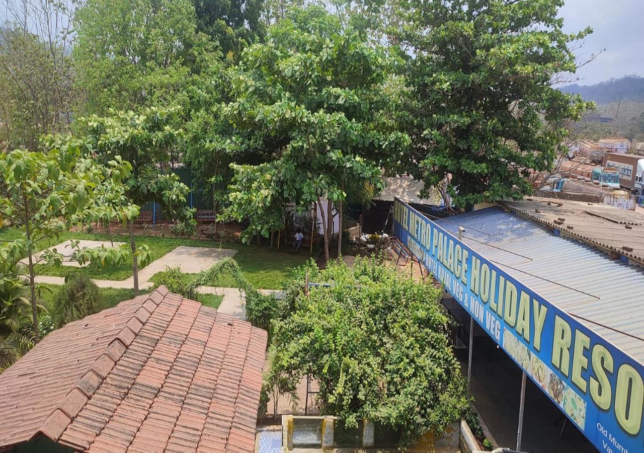 Hotel Metro Palace Resort Karjat Eksteriør billede