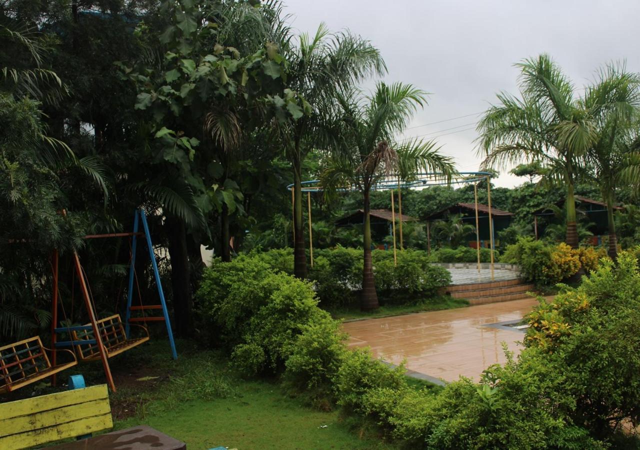 Hotel Metro Palace Resort Karjat Eksteriør billede