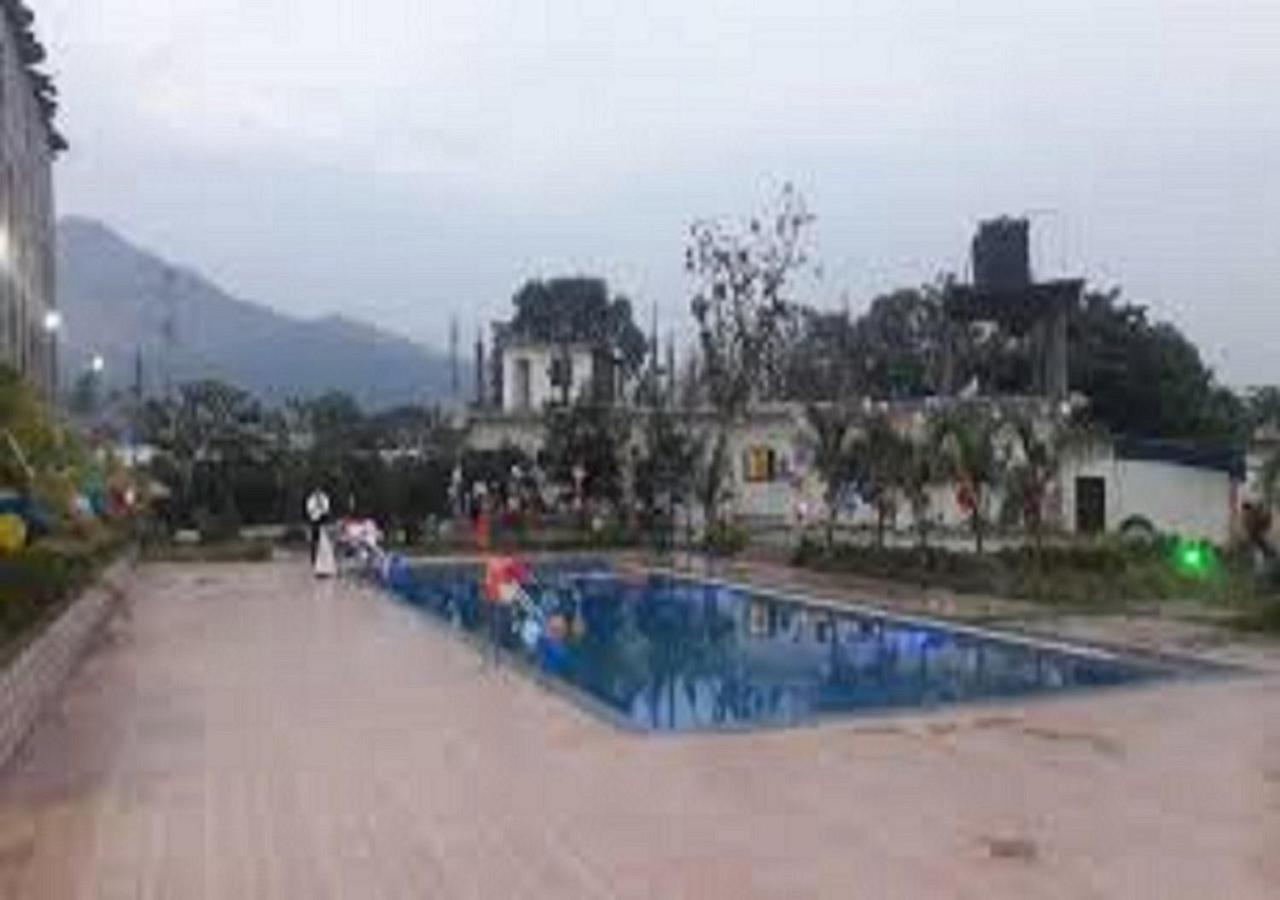 Hotel Metro Palace Resort Karjat Eksteriør billede