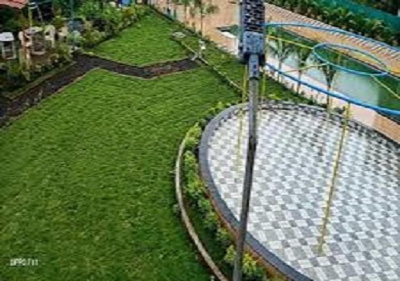 Hotel Metro Palace Resort Karjat Eksteriør billede