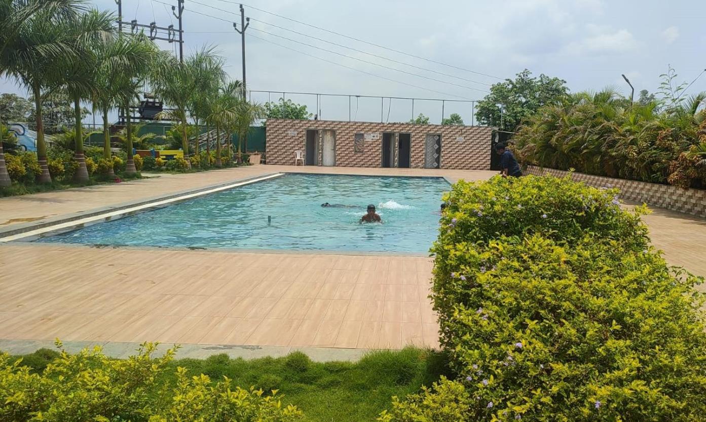 Hotel Metro Palace Resort Karjat Eksteriør billede