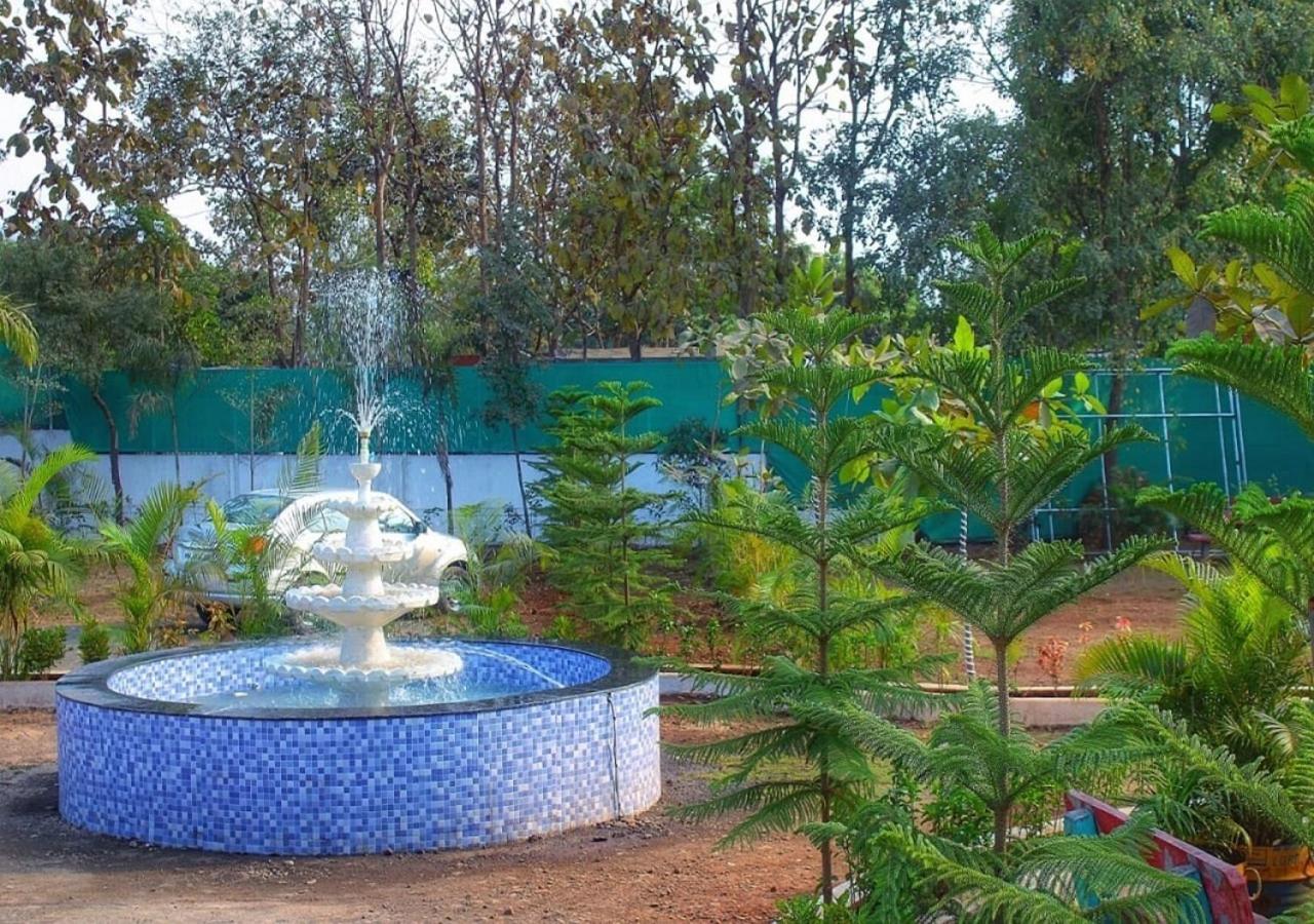 Hotel Metro Palace Resort Karjat Eksteriør billede