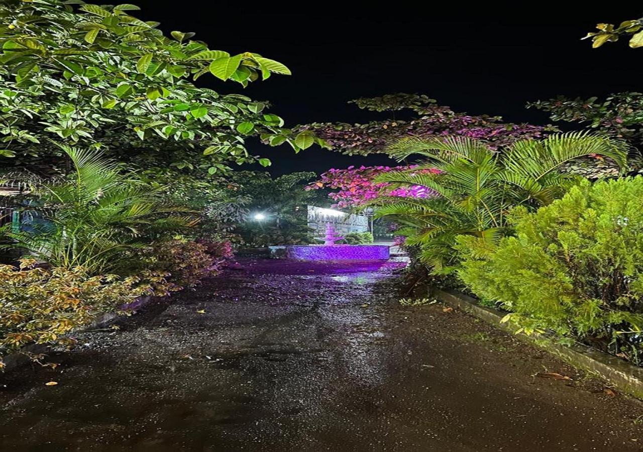 Hotel Metro Palace Resort Karjat Eksteriør billede