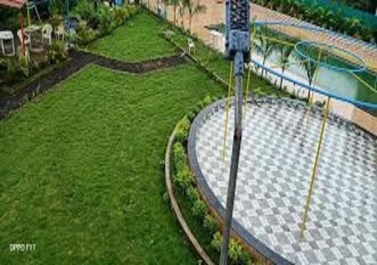 Hotel Metro Palace Resort Karjat Eksteriør billede