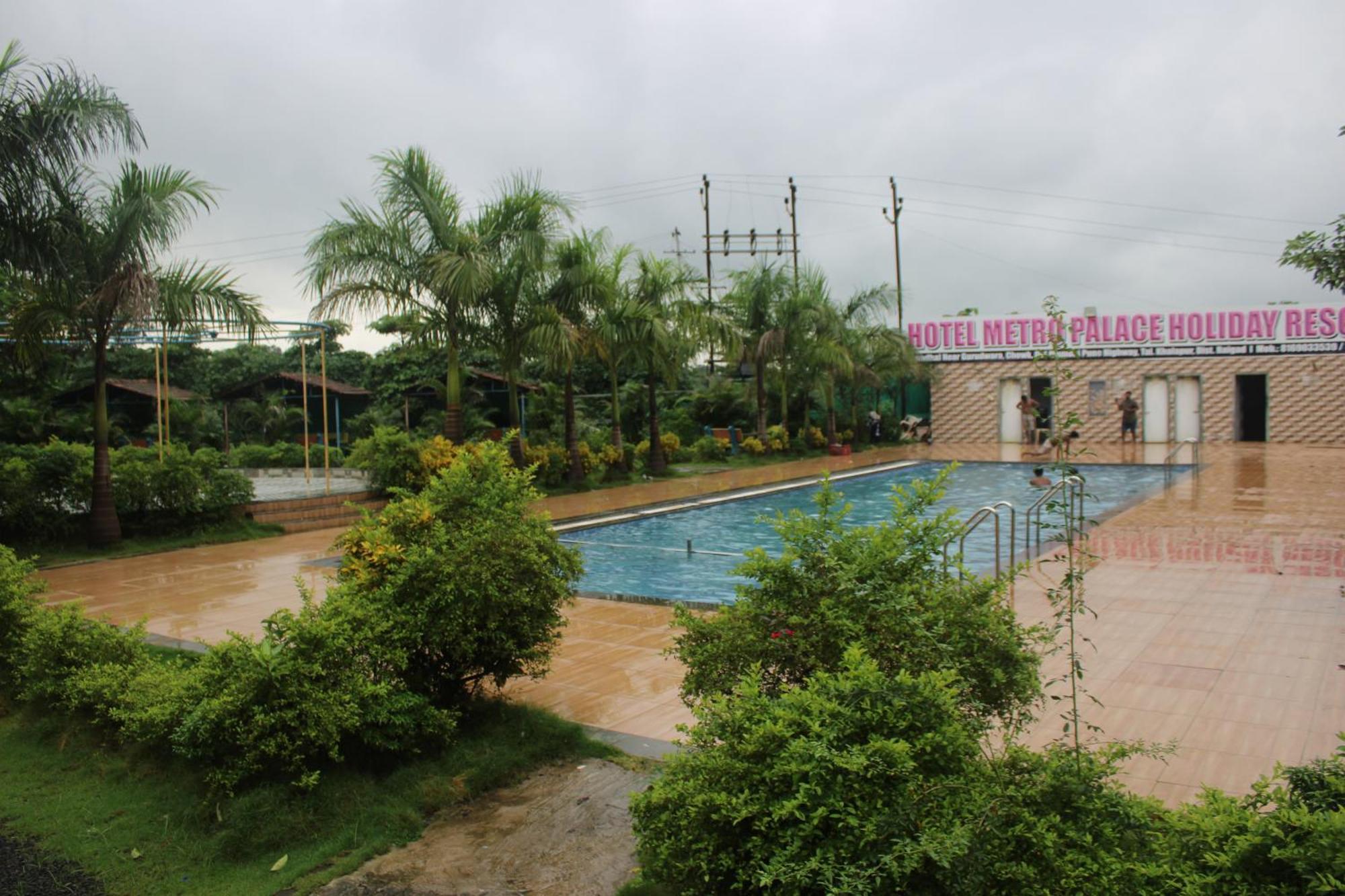 Hotel Metro Palace Resort Karjat Eksteriør billede