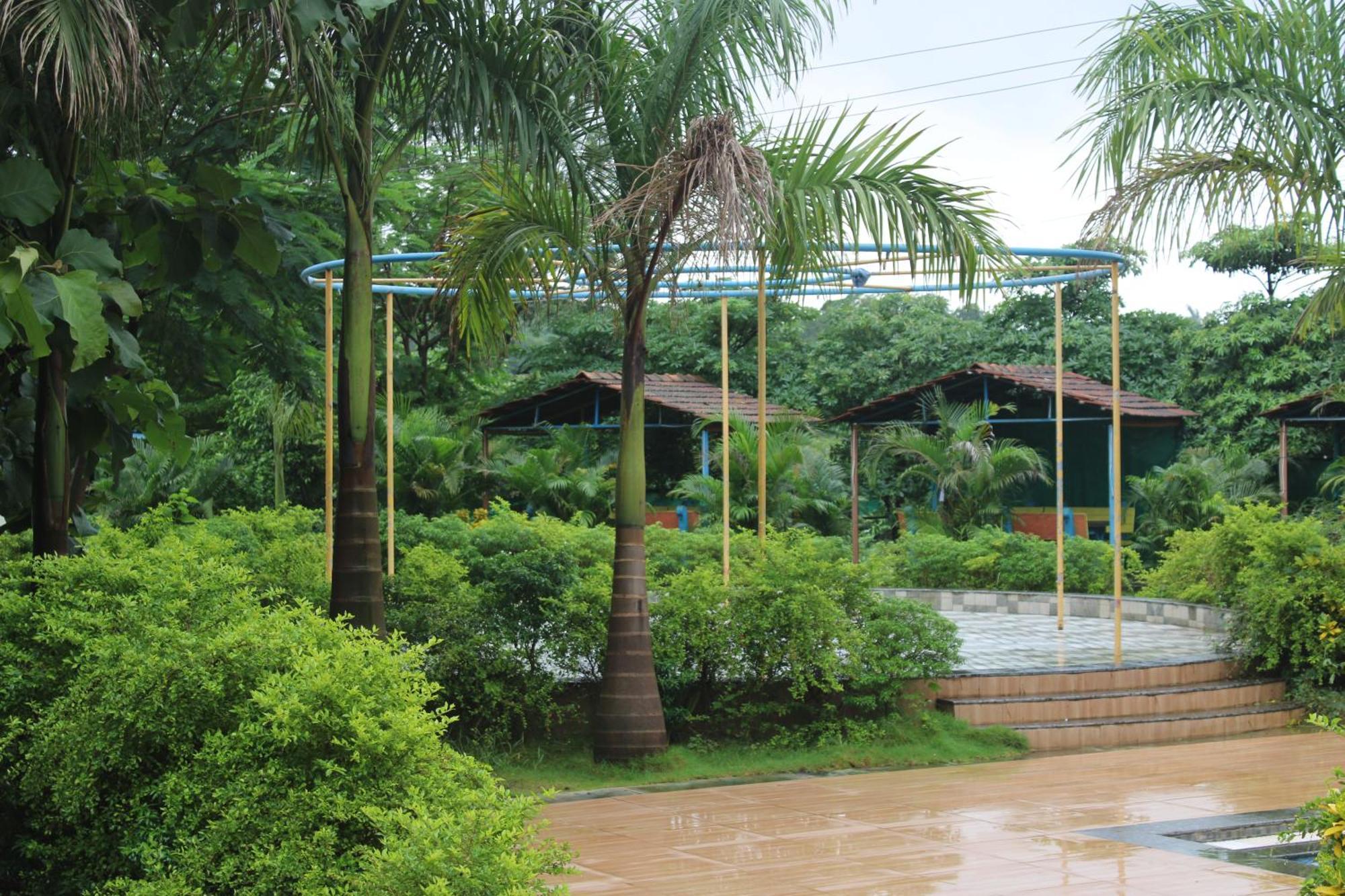 Hotel Metro Palace Resort Karjat Eksteriør billede