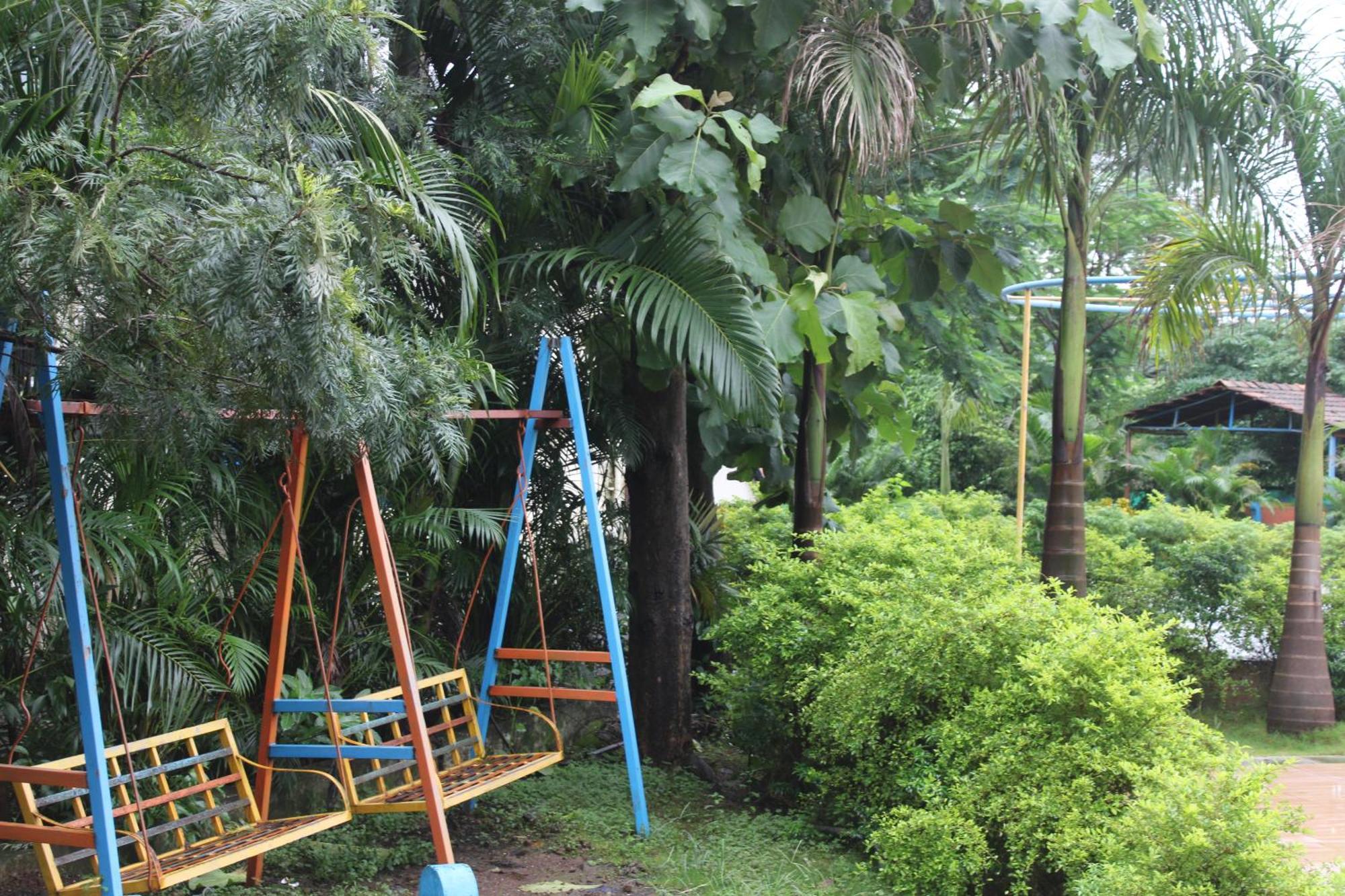Hotel Metro Palace Resort Karjat Eksteriør billede