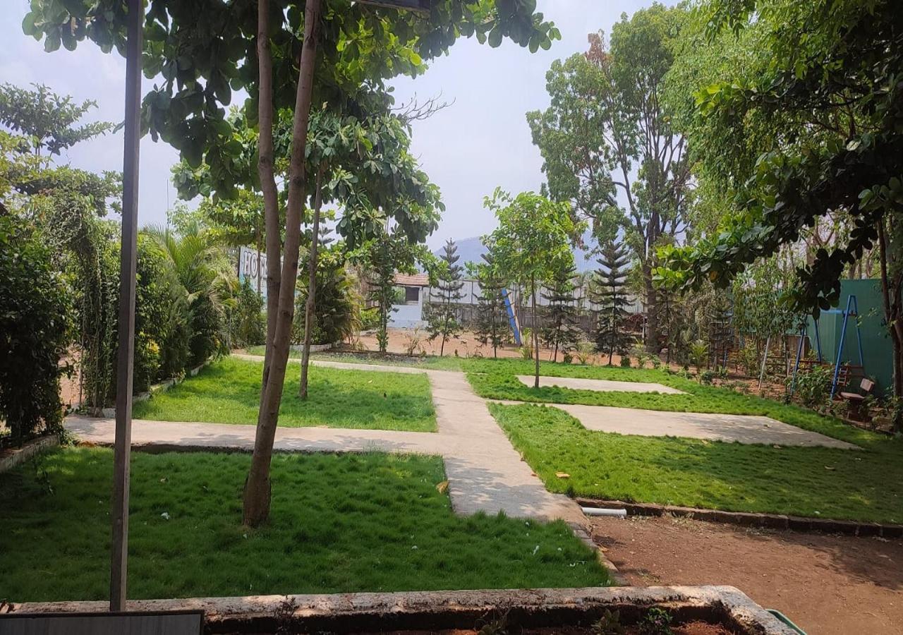 Hotel Metro Palace Resort Karjat Eksteriør billede