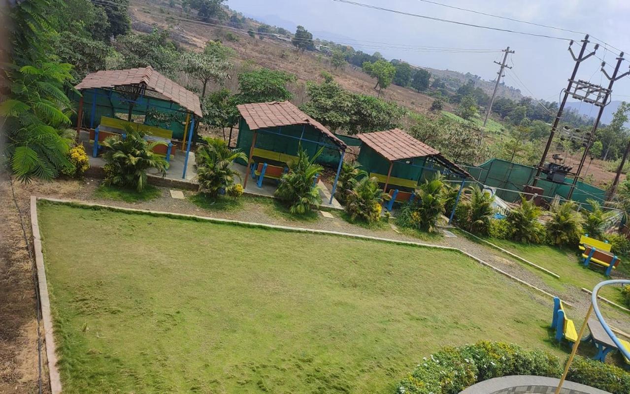 Hotel Metro Palace Resort Karjat Eksteriør billede