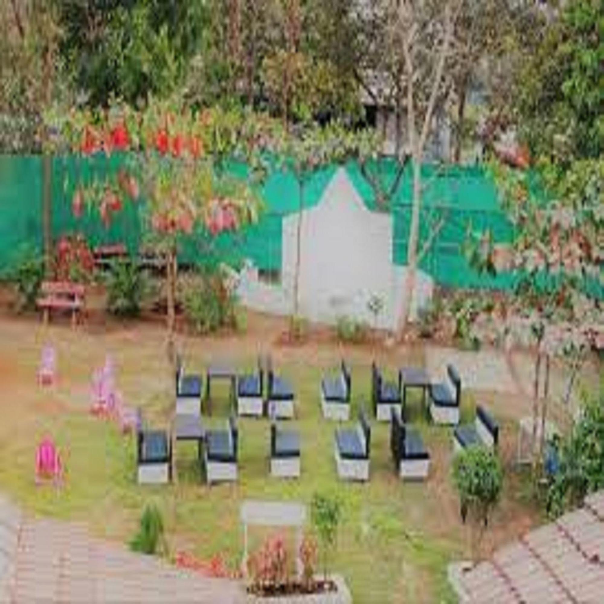 Hotel Metro Palace Resort Karjat Eksteriør billede