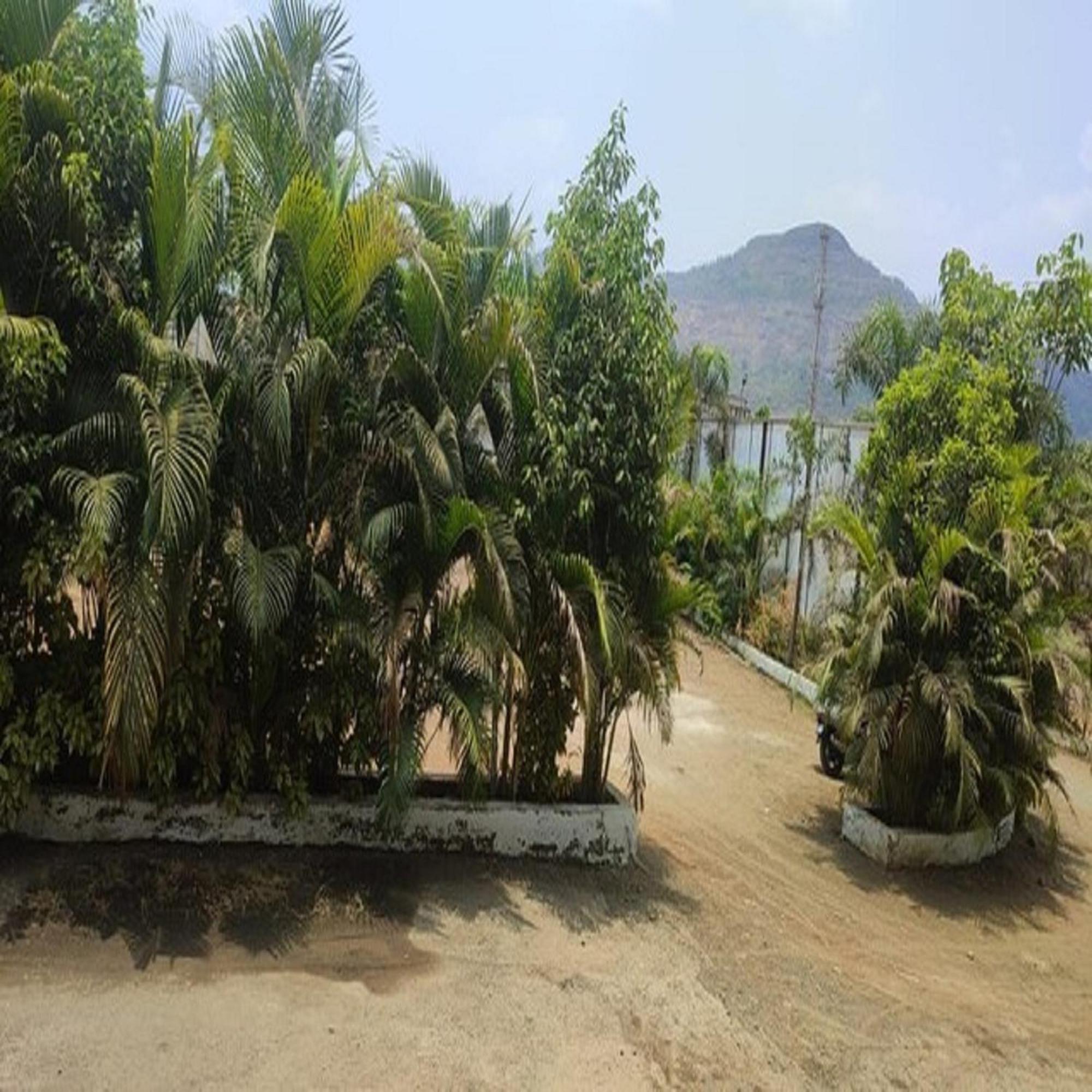 Hotel Metro Palace Resort Karjat Eksteriør billede
